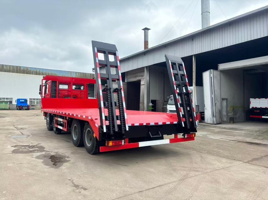 Lowbed equipment trailer