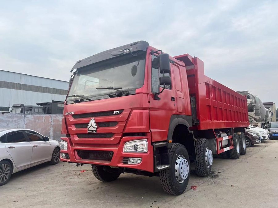 8x4 dump truck